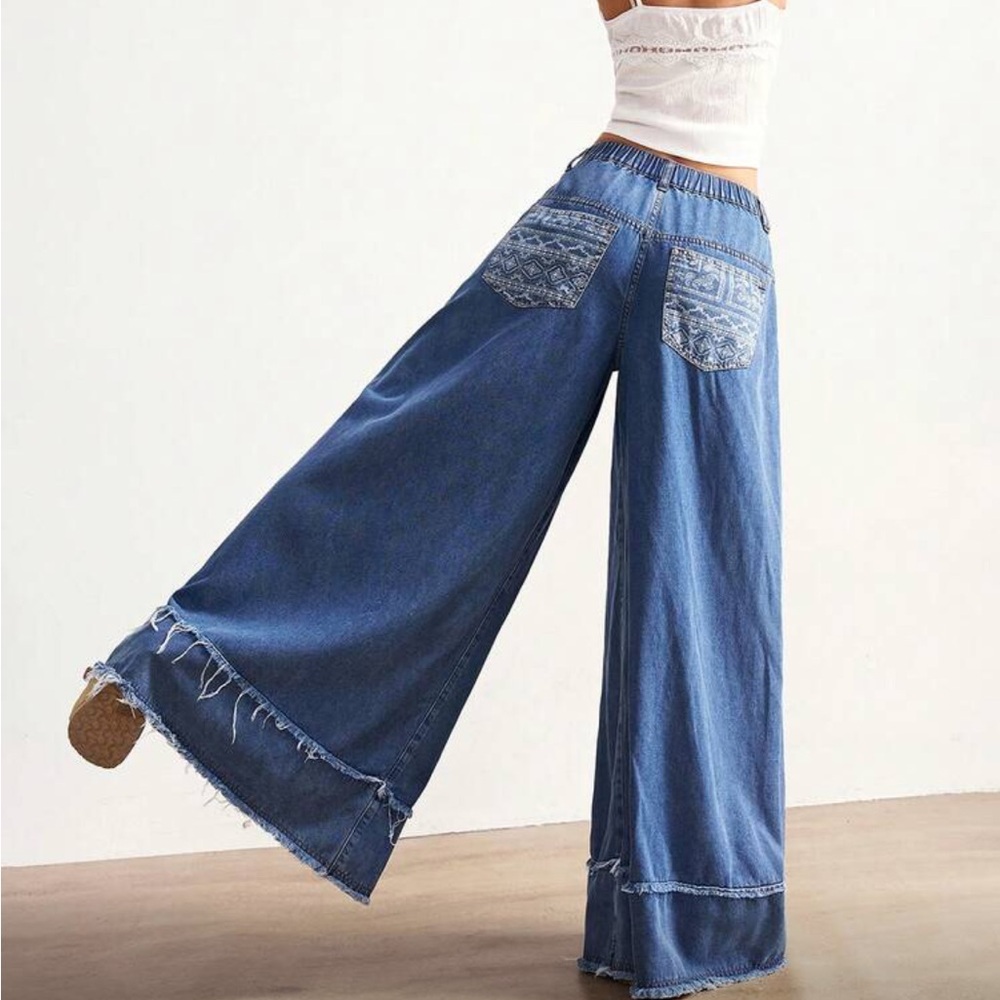Flower patchwork Boho Blue Wide-Leg Jeans with Floral Patchwork distressed - Picture 5 of 6